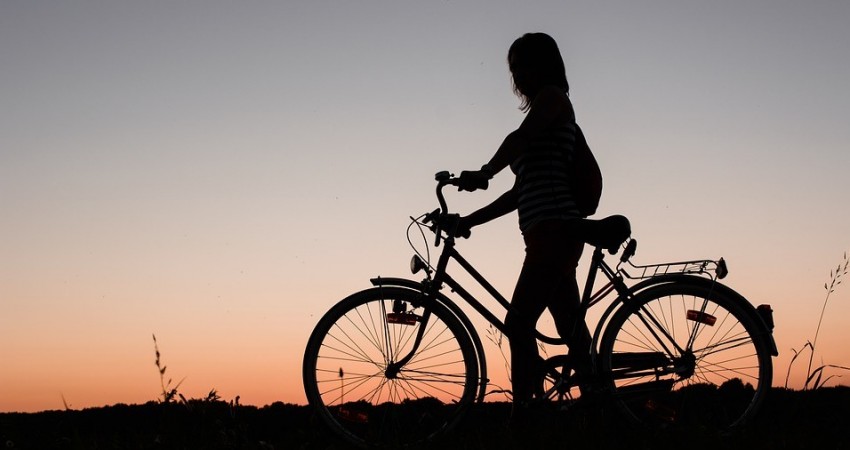 Be Safe Be Seen: Safety Tips when Cycling Be Safe Be Seen: Safety Tips when Cycling