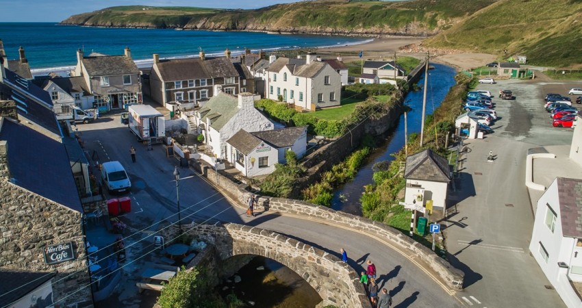 Popular fflecsi service returns to Llŷn Peninsula Popular fflecsi service returns to Llŷn Peninsula